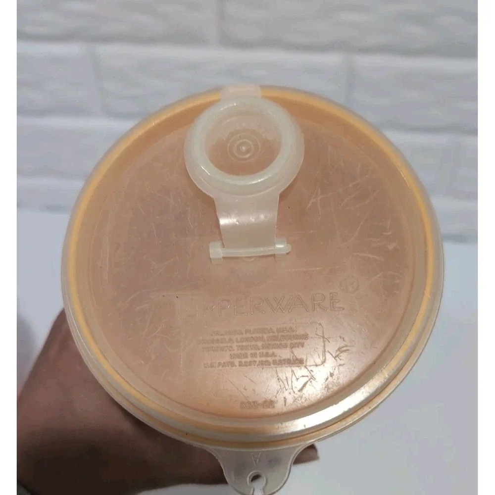 Vintage Set Of 2 Tupperware Beverage Containers Yellow 261 & Orange 321 Spout